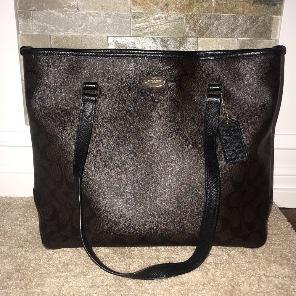 Black & Brown Coach purse 😍